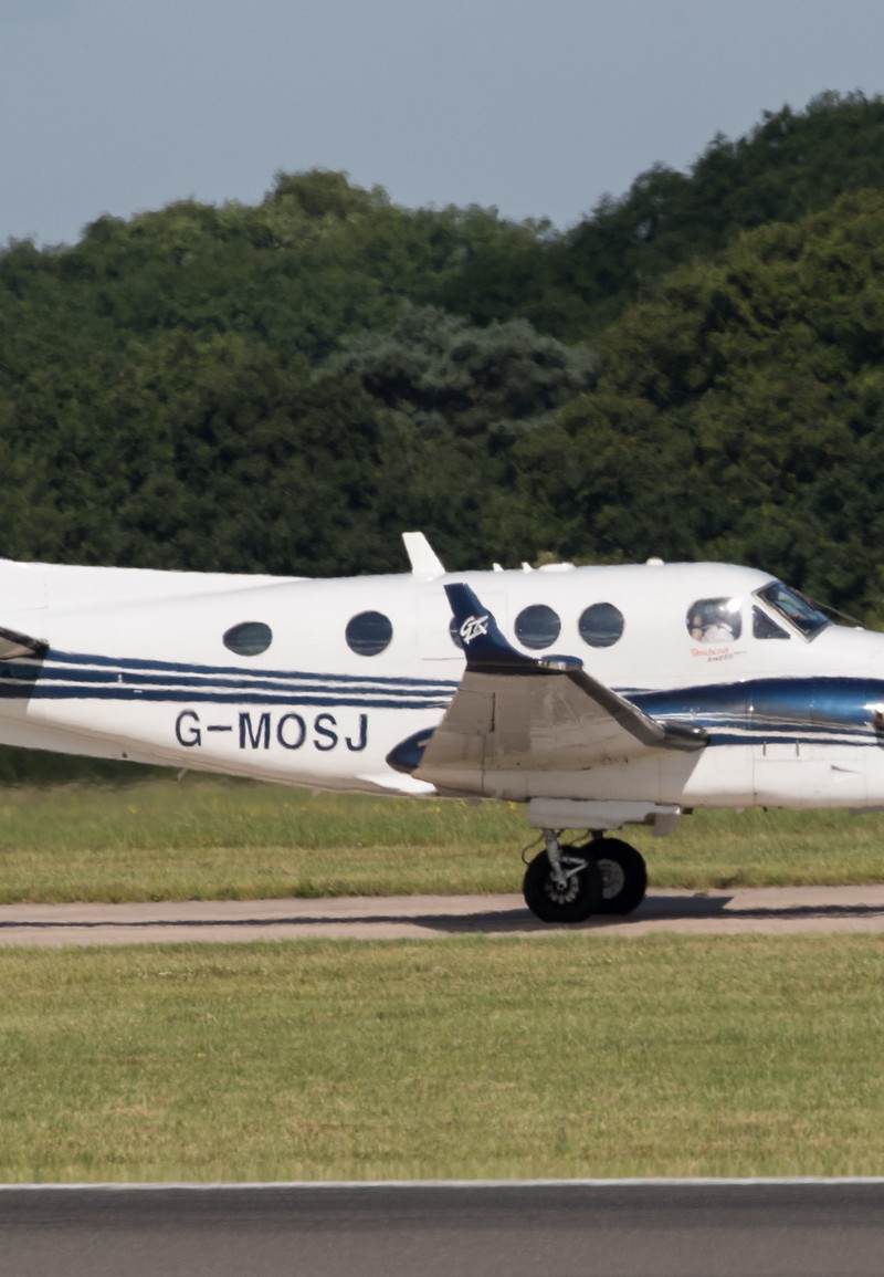 G-MOSJ - Twin-engine aircraft