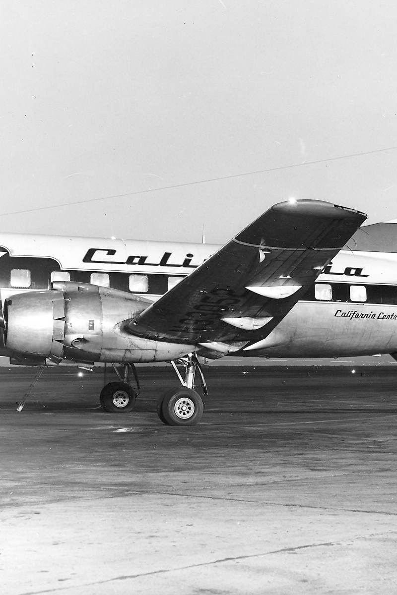 N93052 - Twin-engine aircraft