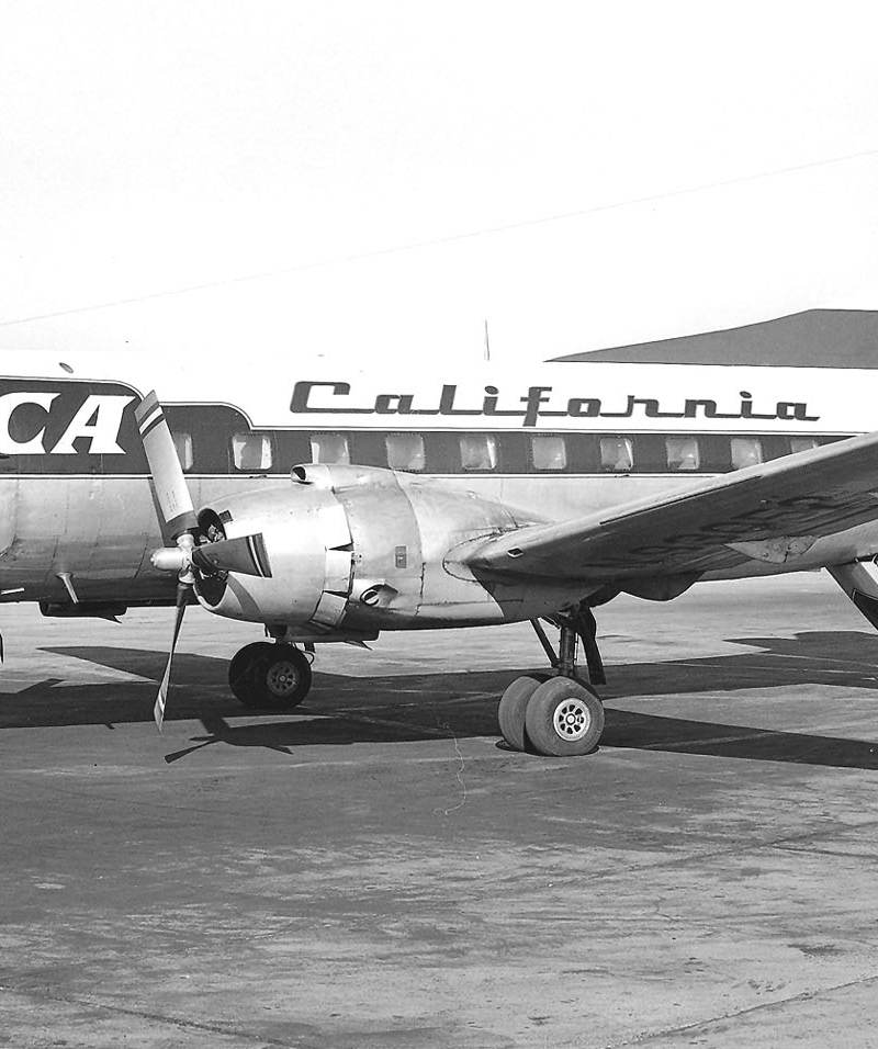 N93052 - Twin-engine aircraft