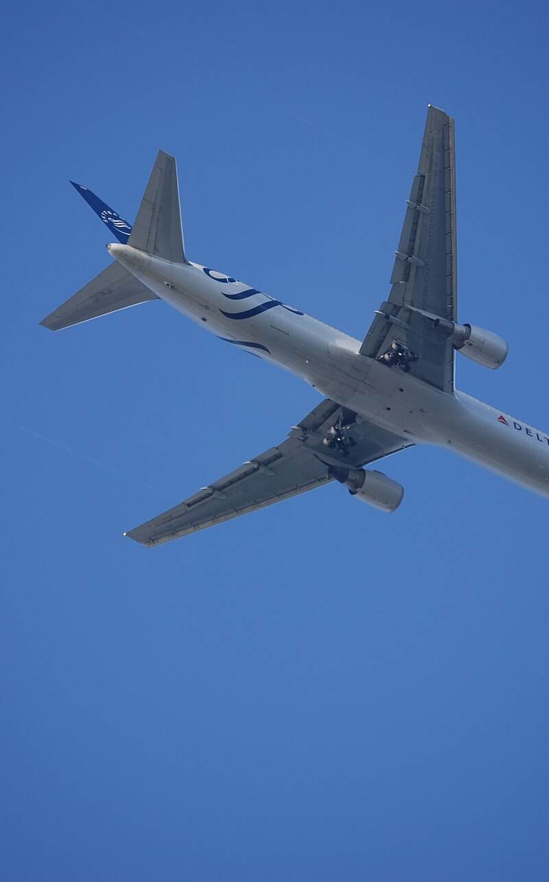 N175DZ - Twin-engine aircraft