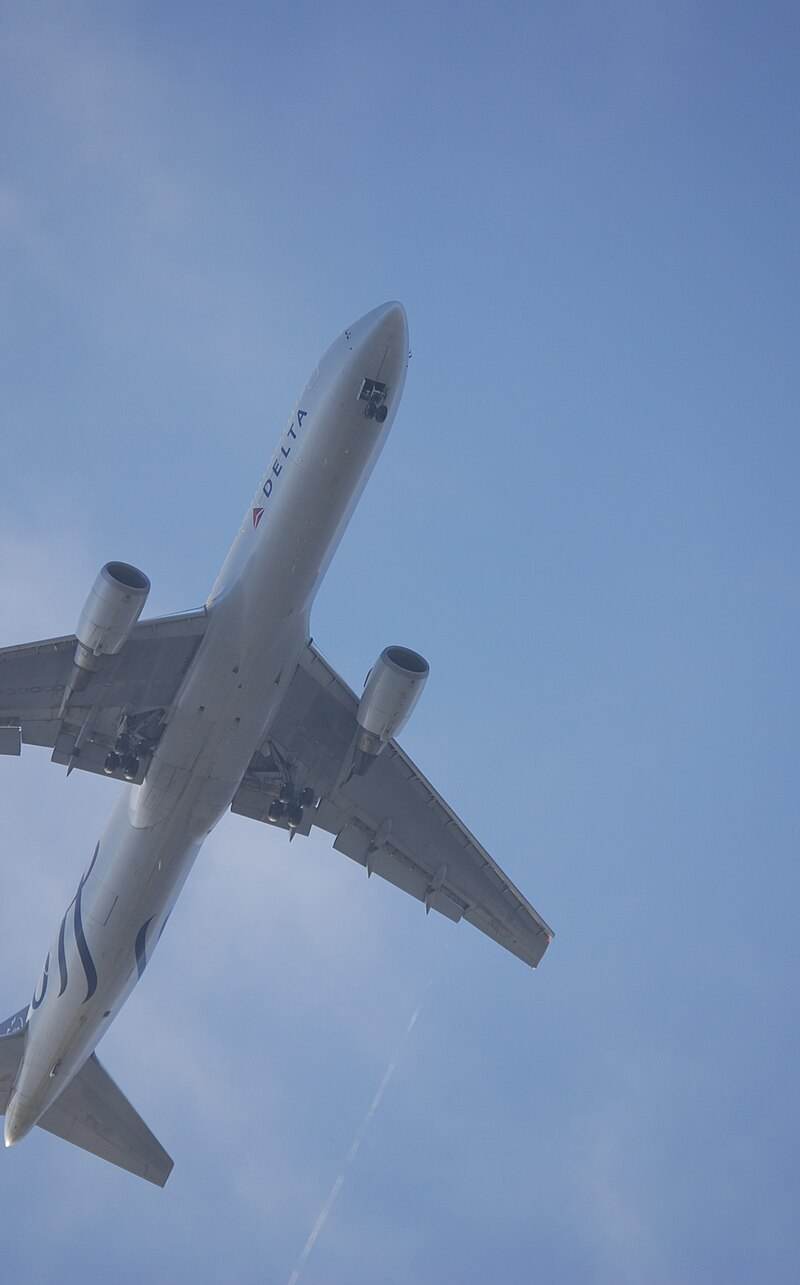 N175DZ - Twin-engine aircraft