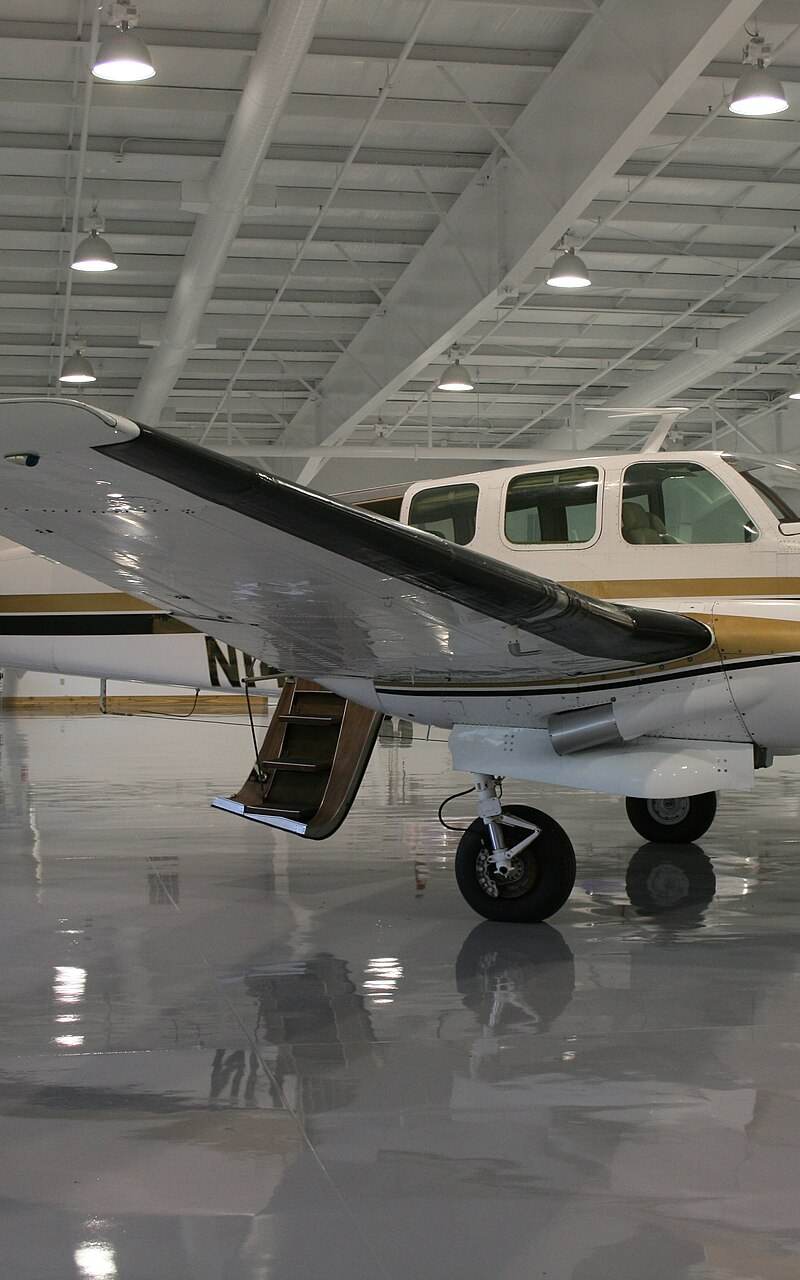 N14VU - Twin-engine aircraft