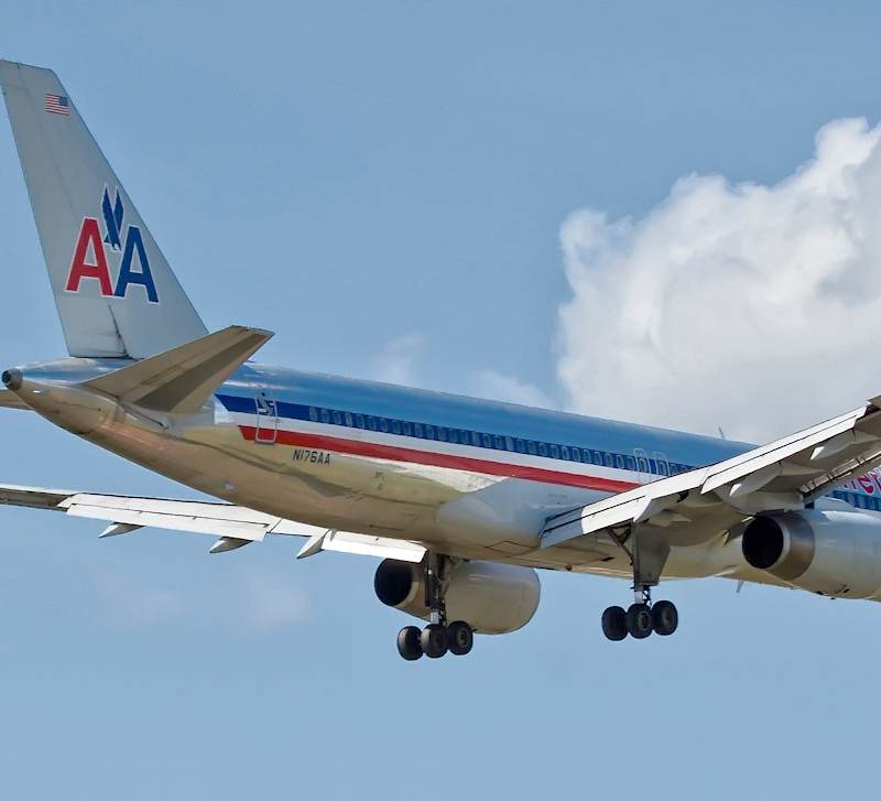 N176AA - Twin-engine aircraft