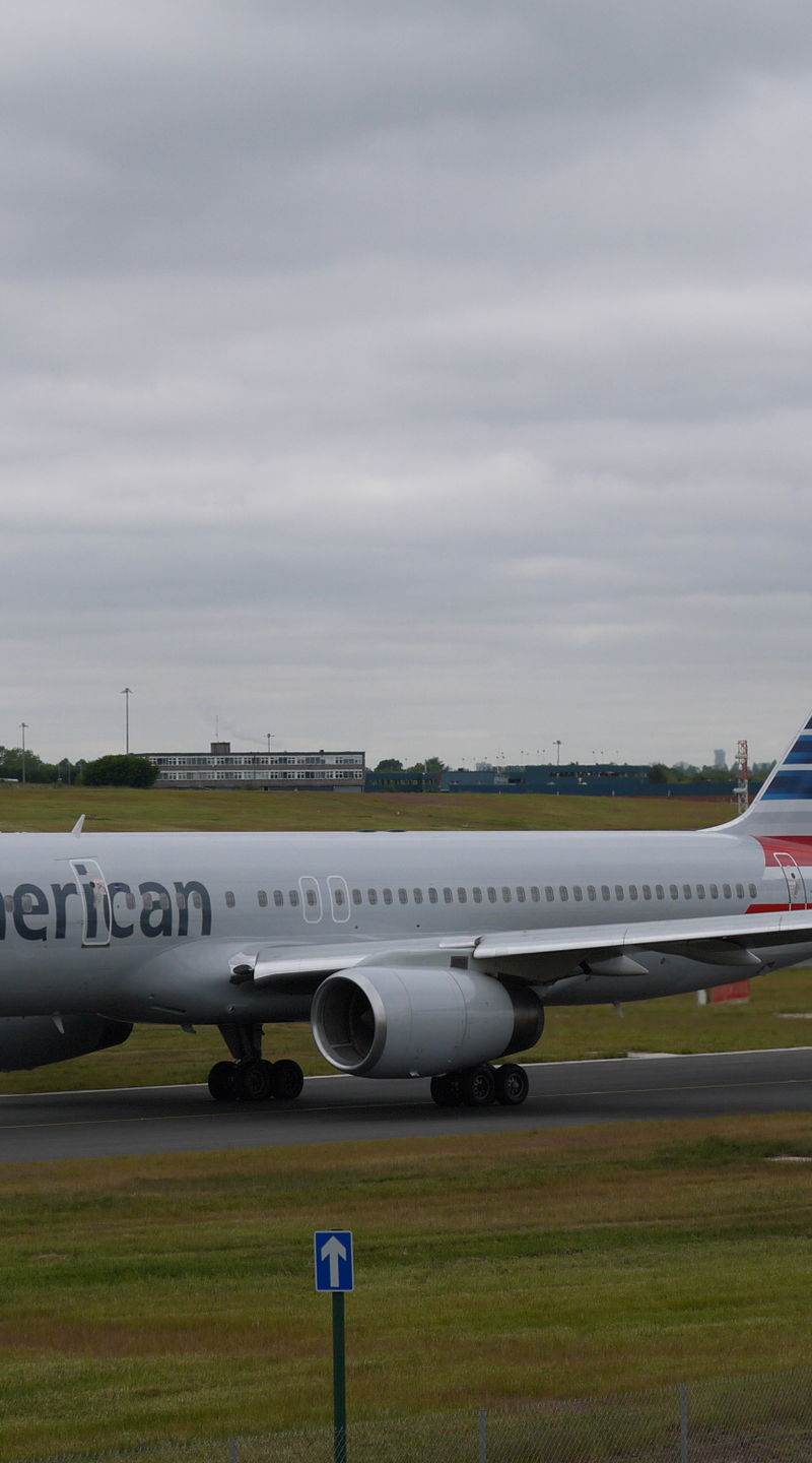 N176AA - Twin-engine aircraft