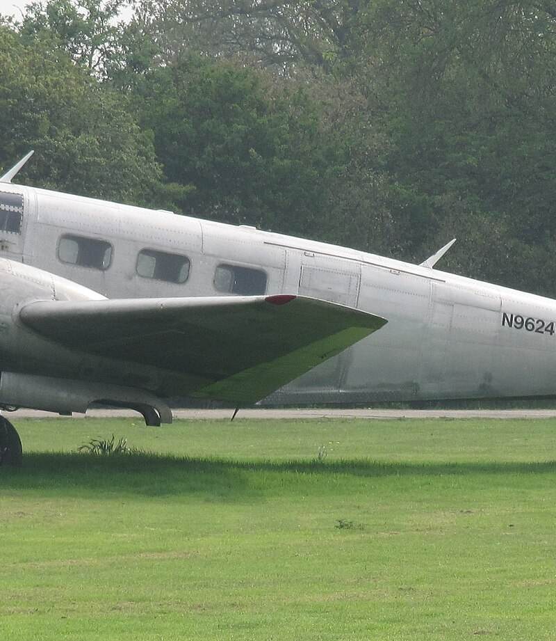 N96240 - Twin-engine aircraft