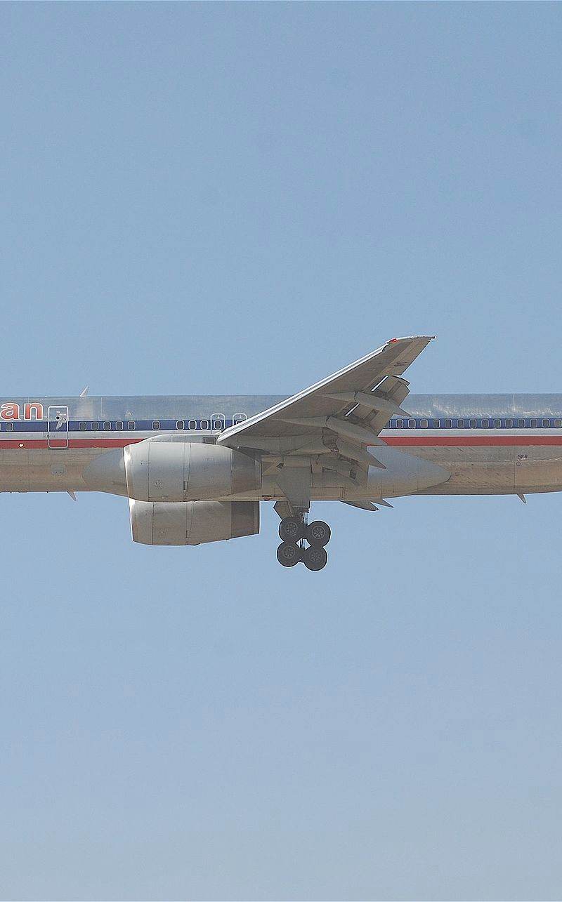 N178AA - Twin-engine aircraft
