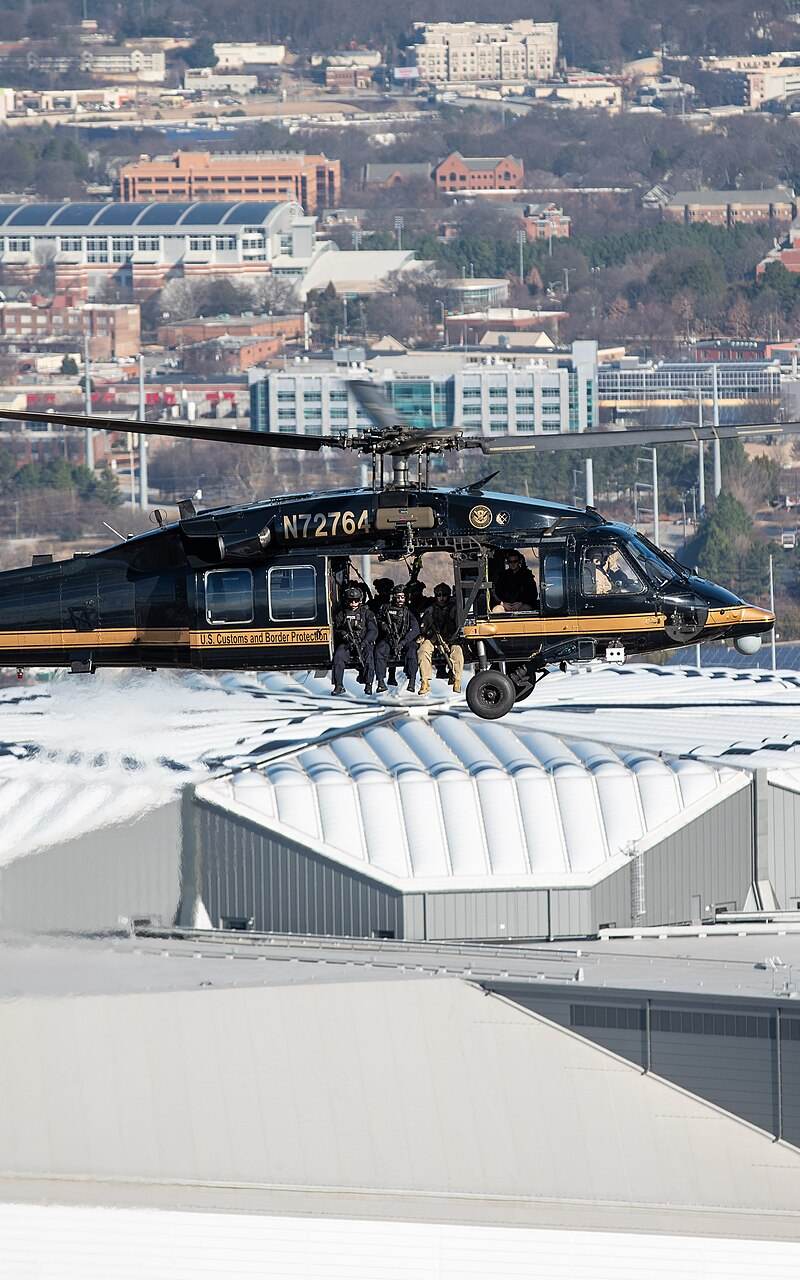 N72764 - Helicopter