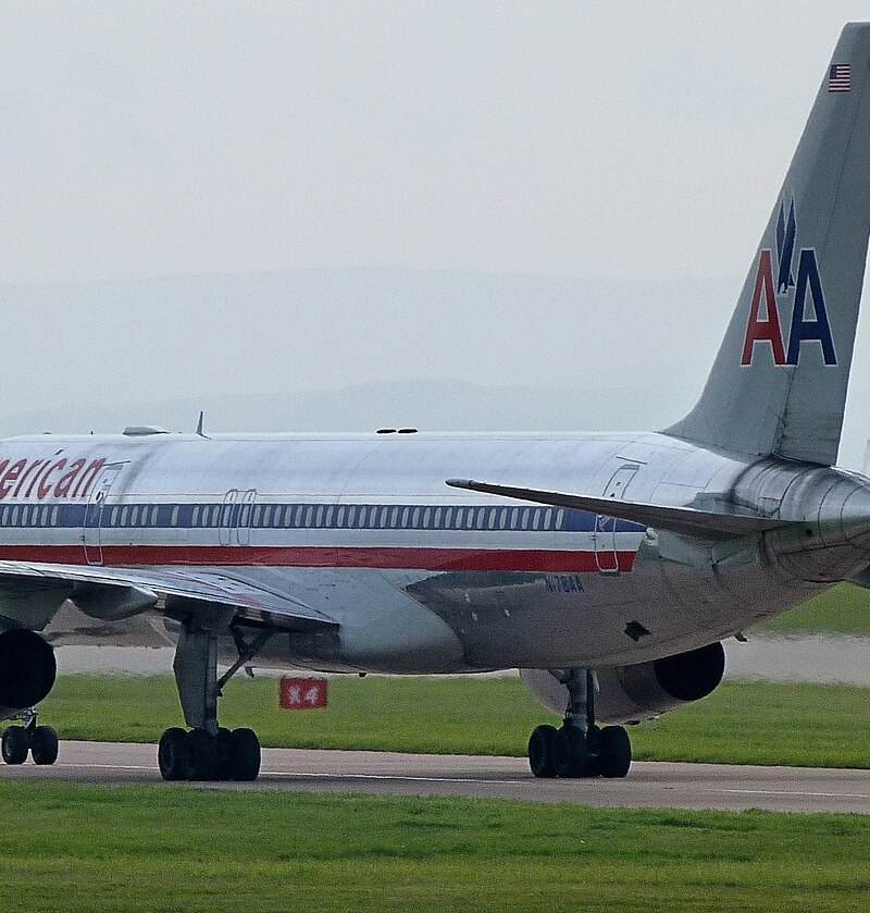 N178AA - Twin-engine aircraft