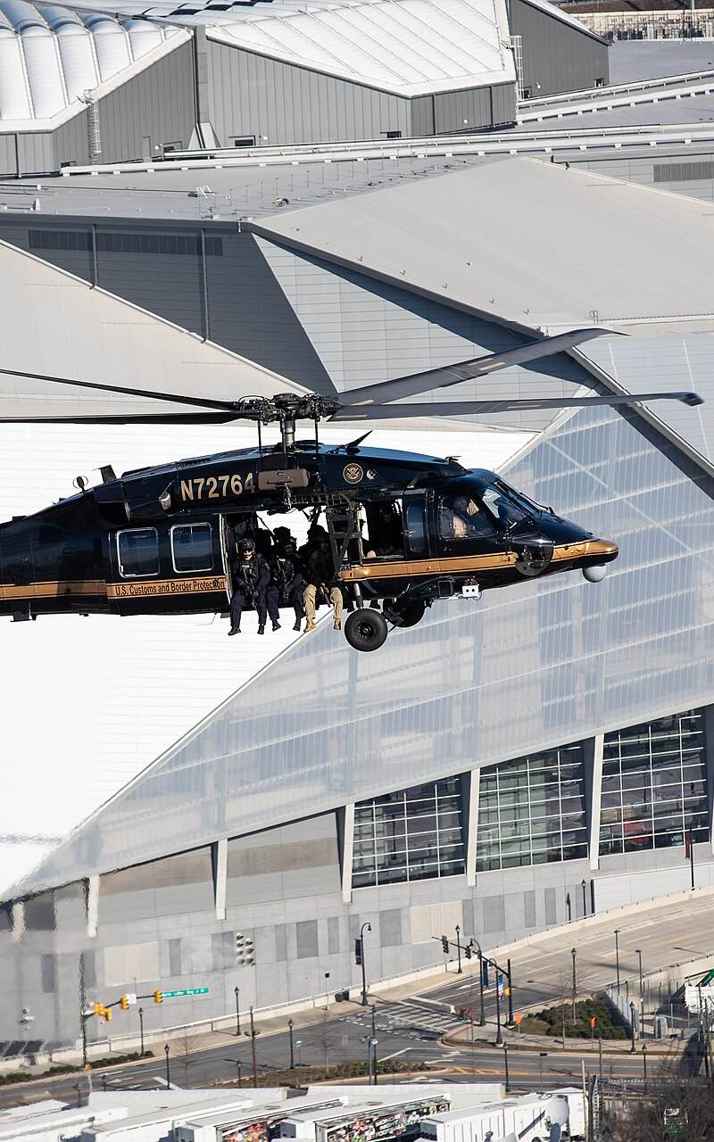 N72764 - Helicopter