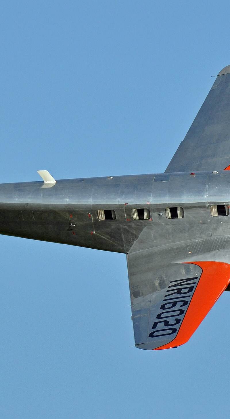  - Twin-engine aircraft