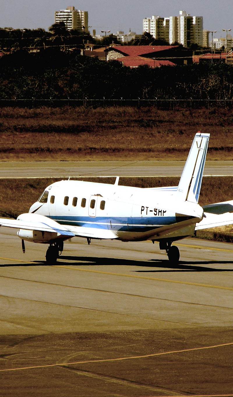 PT-SHP - Twin-engine aircraft