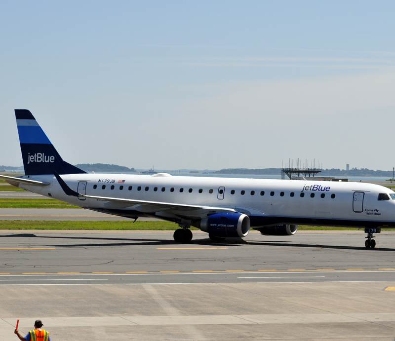 N179JB - Twin-engine aircraft