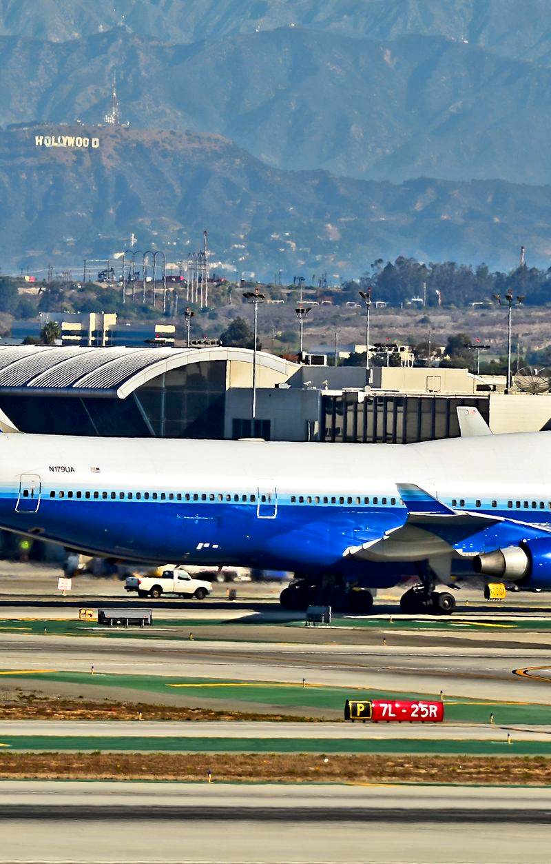 N179UA - Aircraft