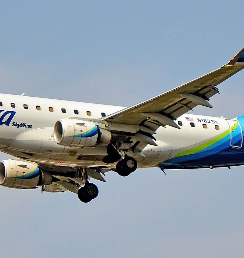 N182SY - Twin-engine aircraft