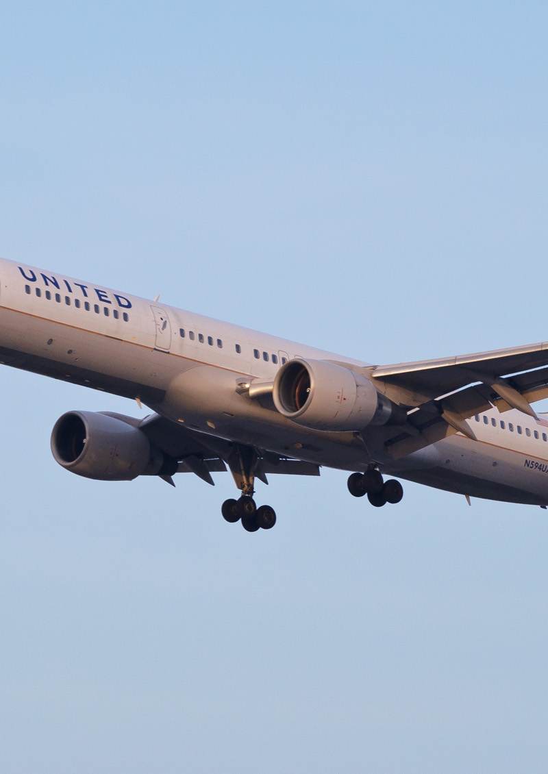 N589UA - Twin-engine aircraft