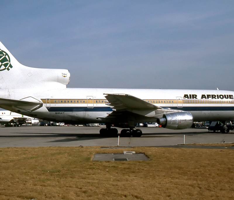 N185AT - Douglas