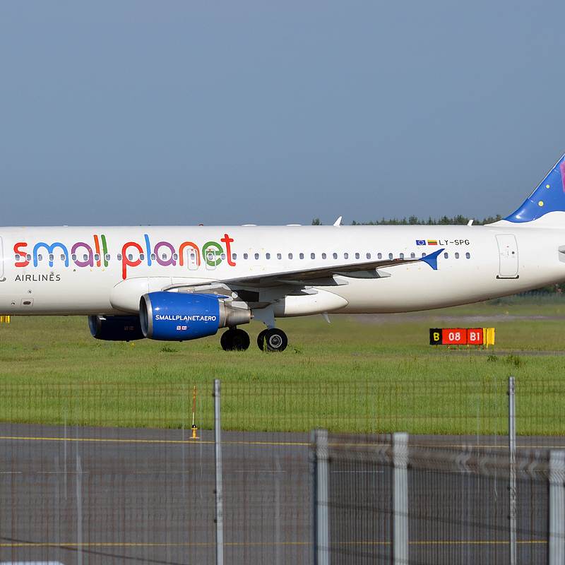 LY-SPG - Twin-engine aircraft