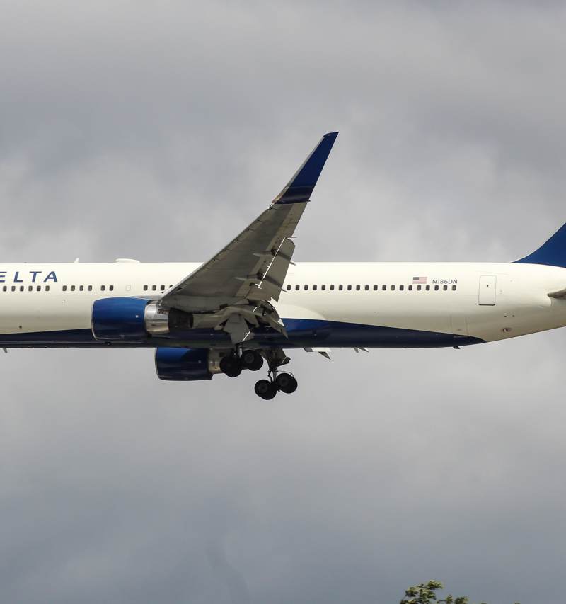 N186DN - Twin-engine aircraft