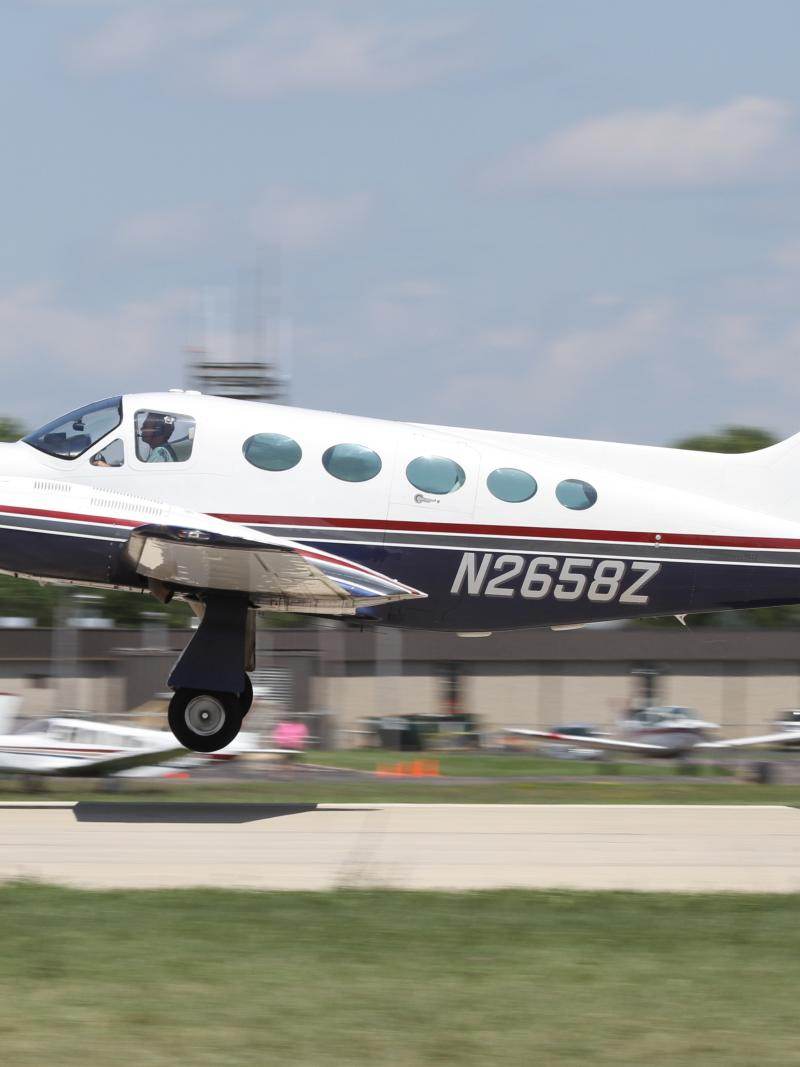 N2658Z - Twin-engine aircraft
