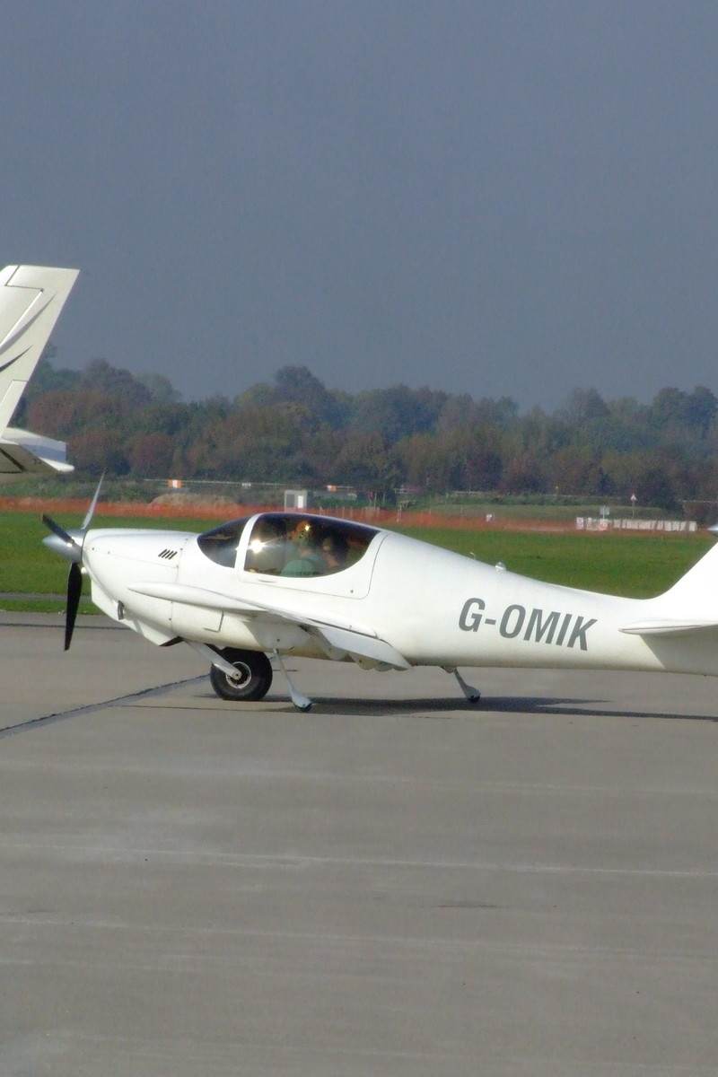 G-OMIK - Single-engine aircraft