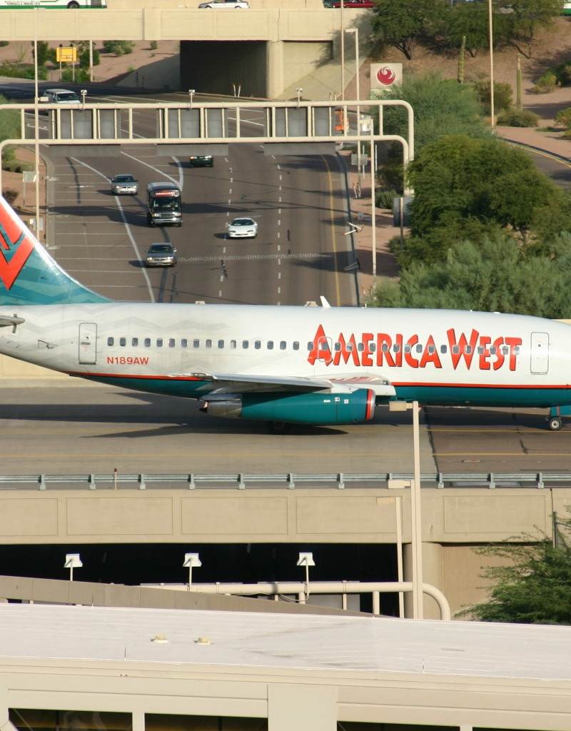N189AW - Twin-engine aircraft