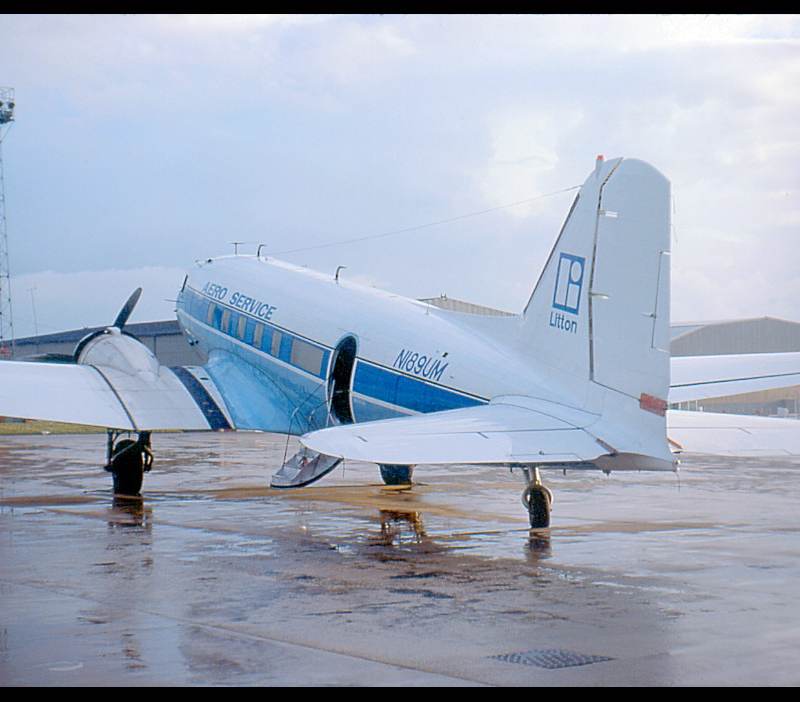 N189UM - Douglas