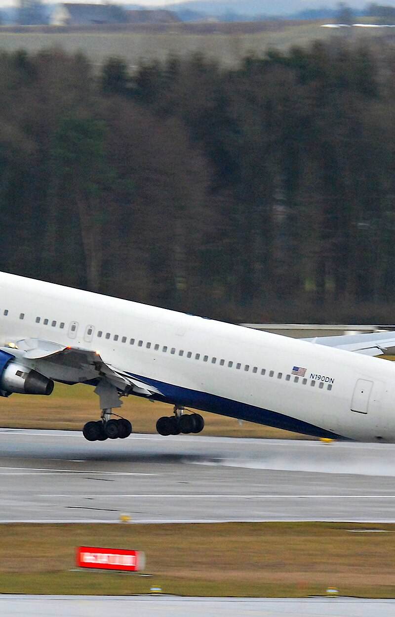 N190DN - Twin-engine aircraft