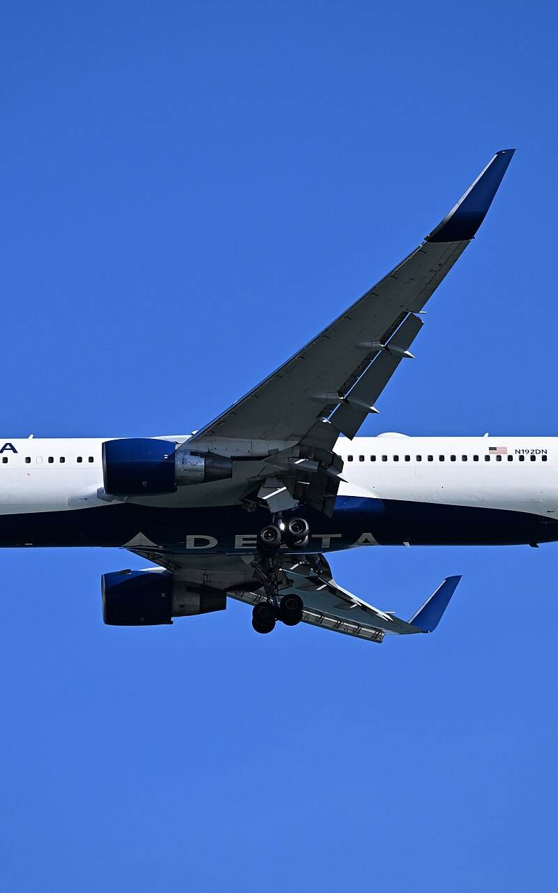 N192DN - Twin-engine aircraft