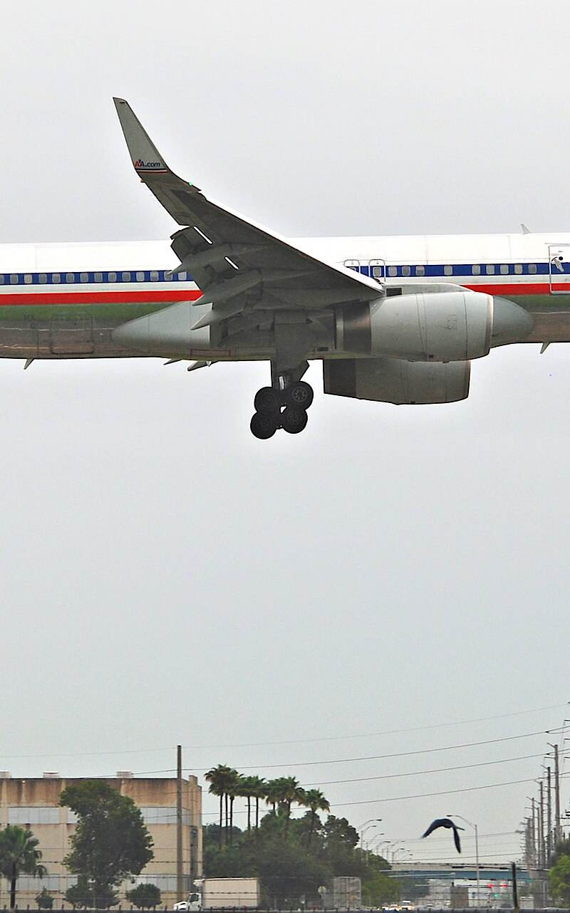N195AN - Twin-engine aircraft