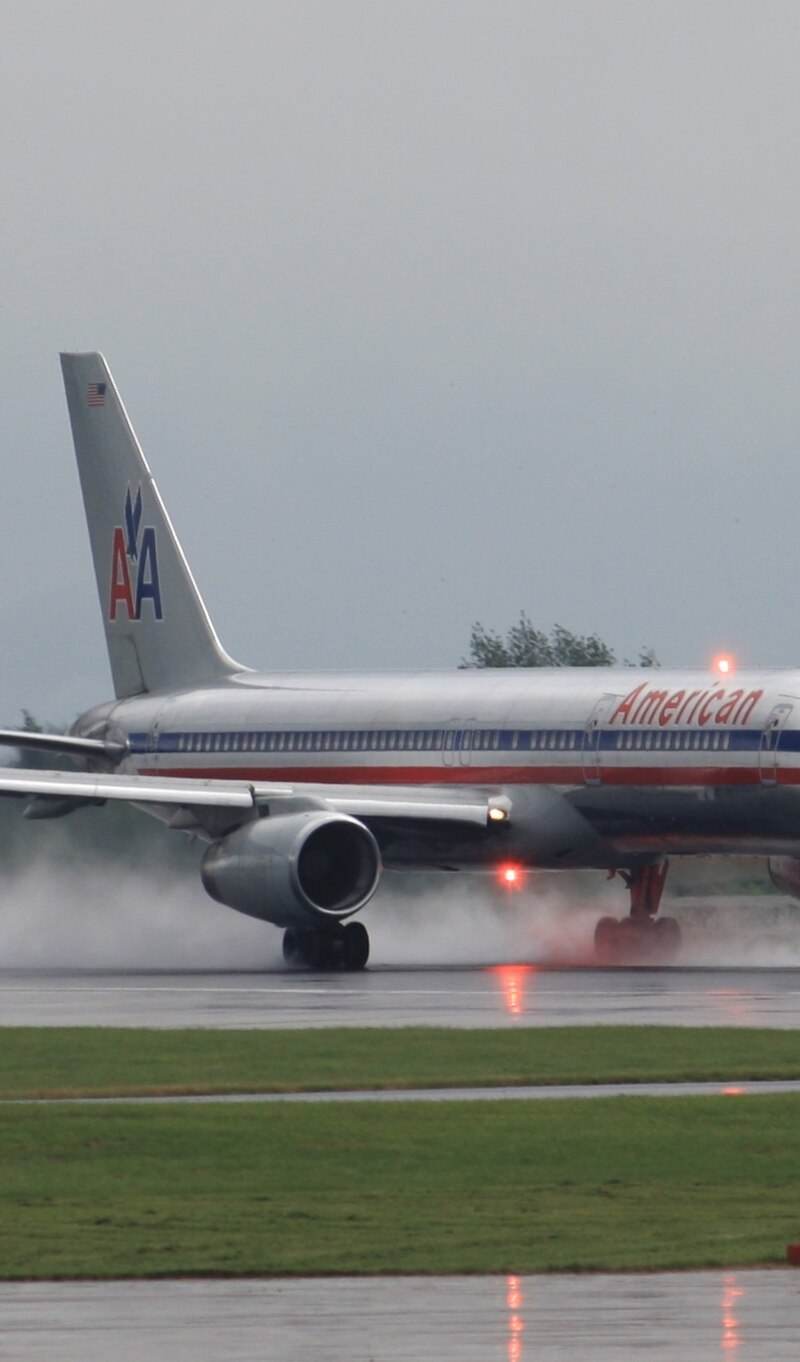 N195AN - Twin-engine aircraft