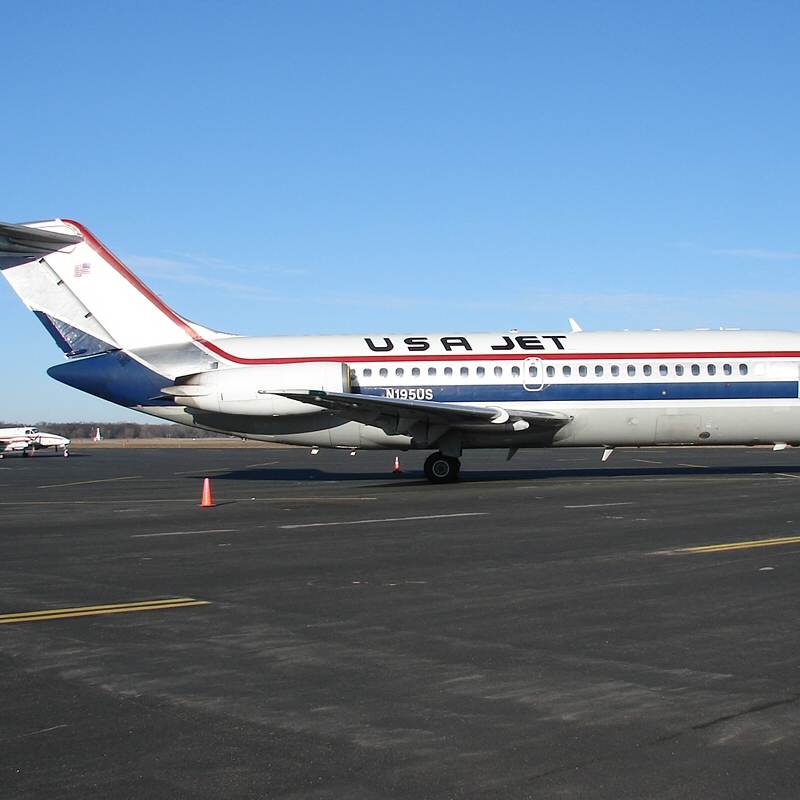 N195US - Twin-engine aircraft