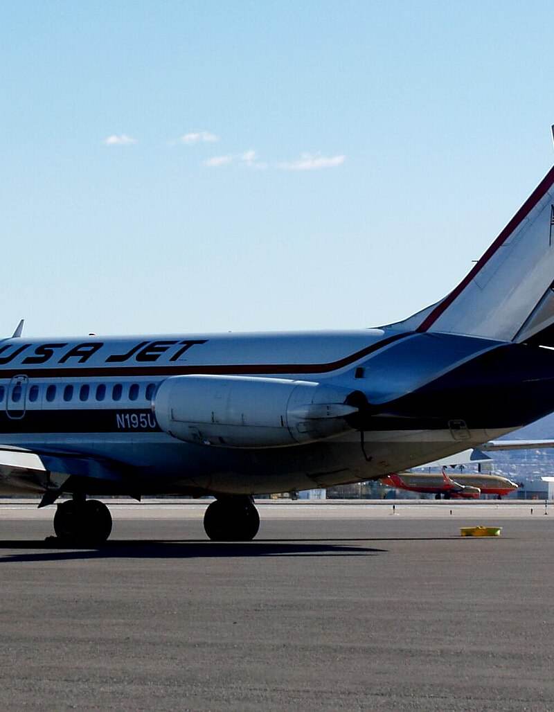 N195US - Twin-engine aircraft