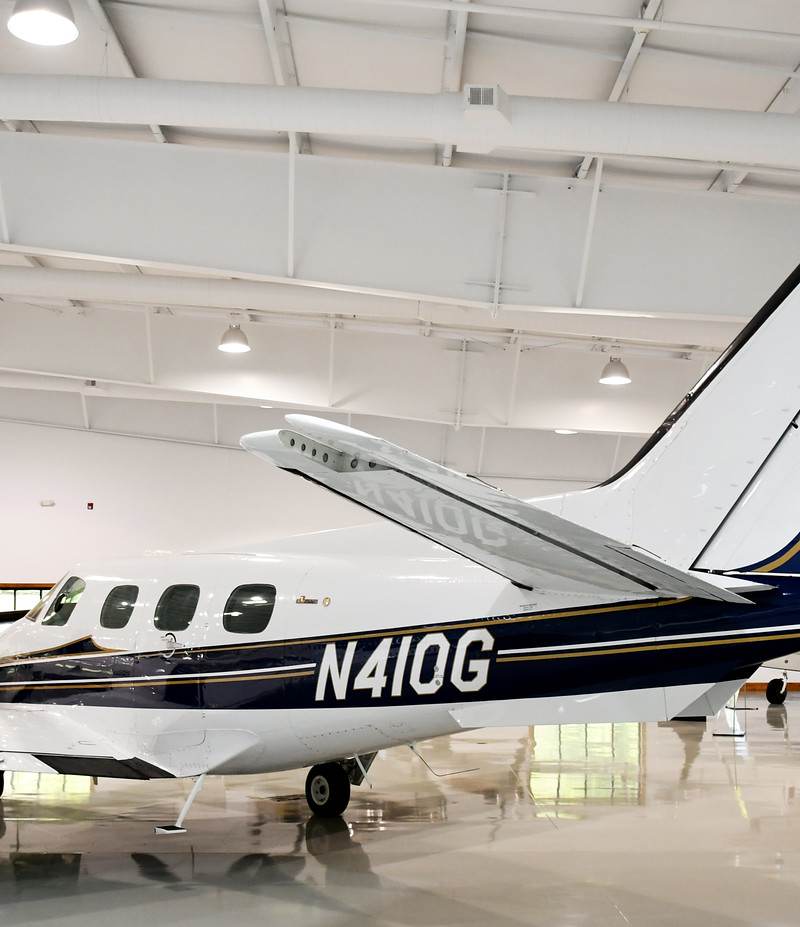 N410G - Twin-engine aircraft