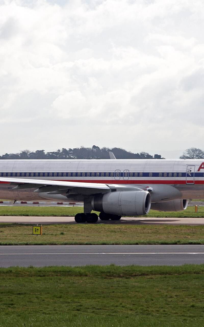 N198AA - Twin-engine aircraft