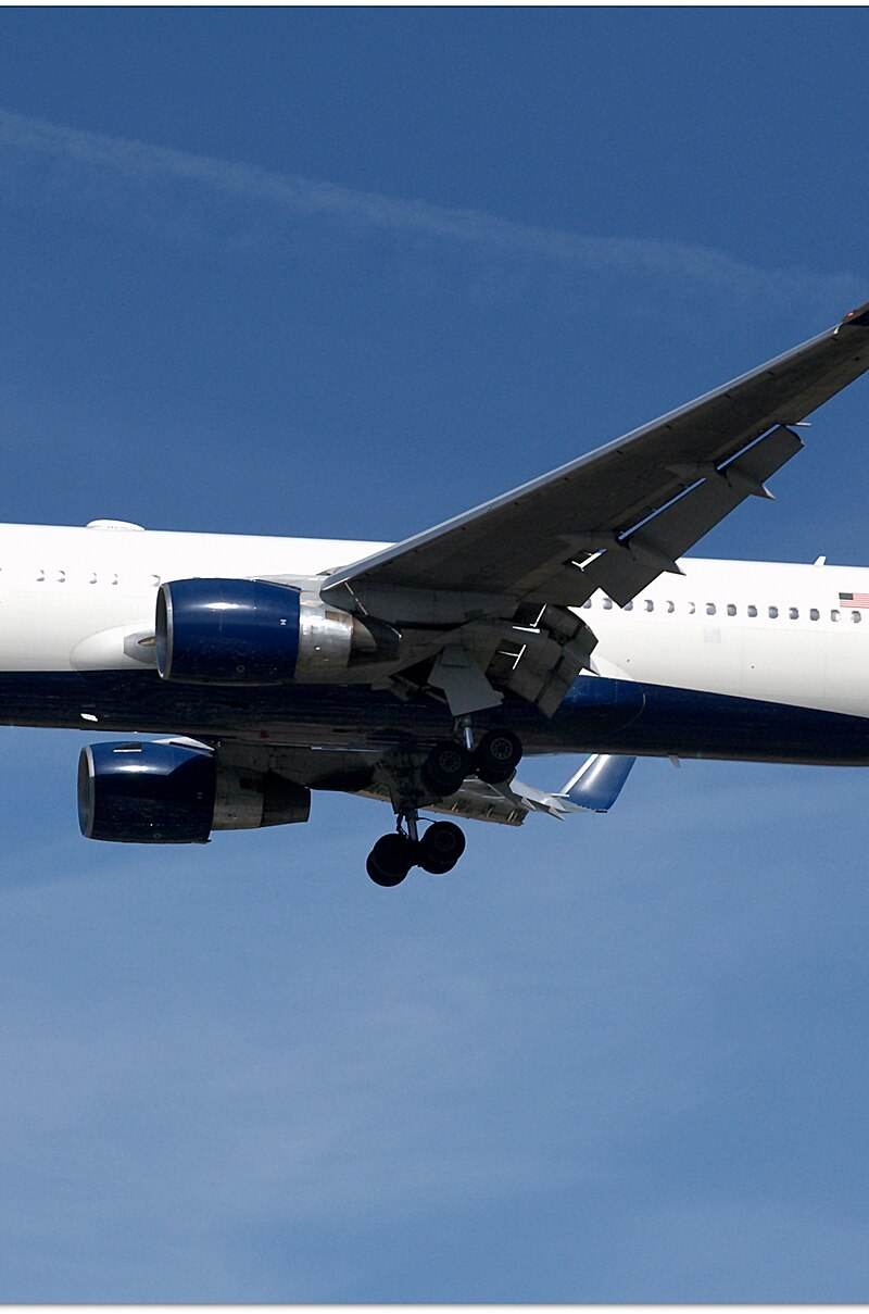 N198DN - Twin-engine aircraft