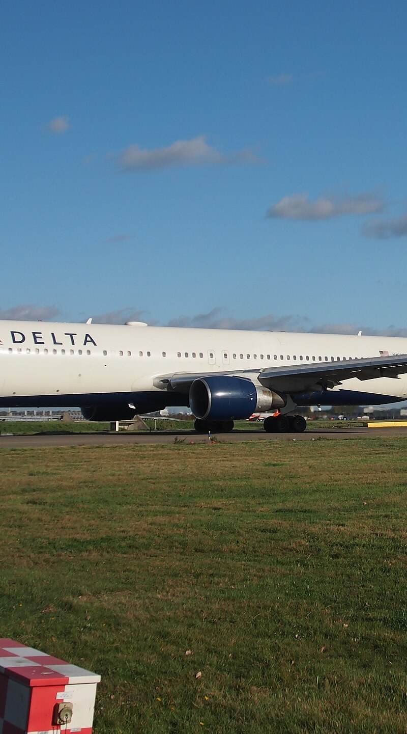 N198DN - Twin-engine aircraft