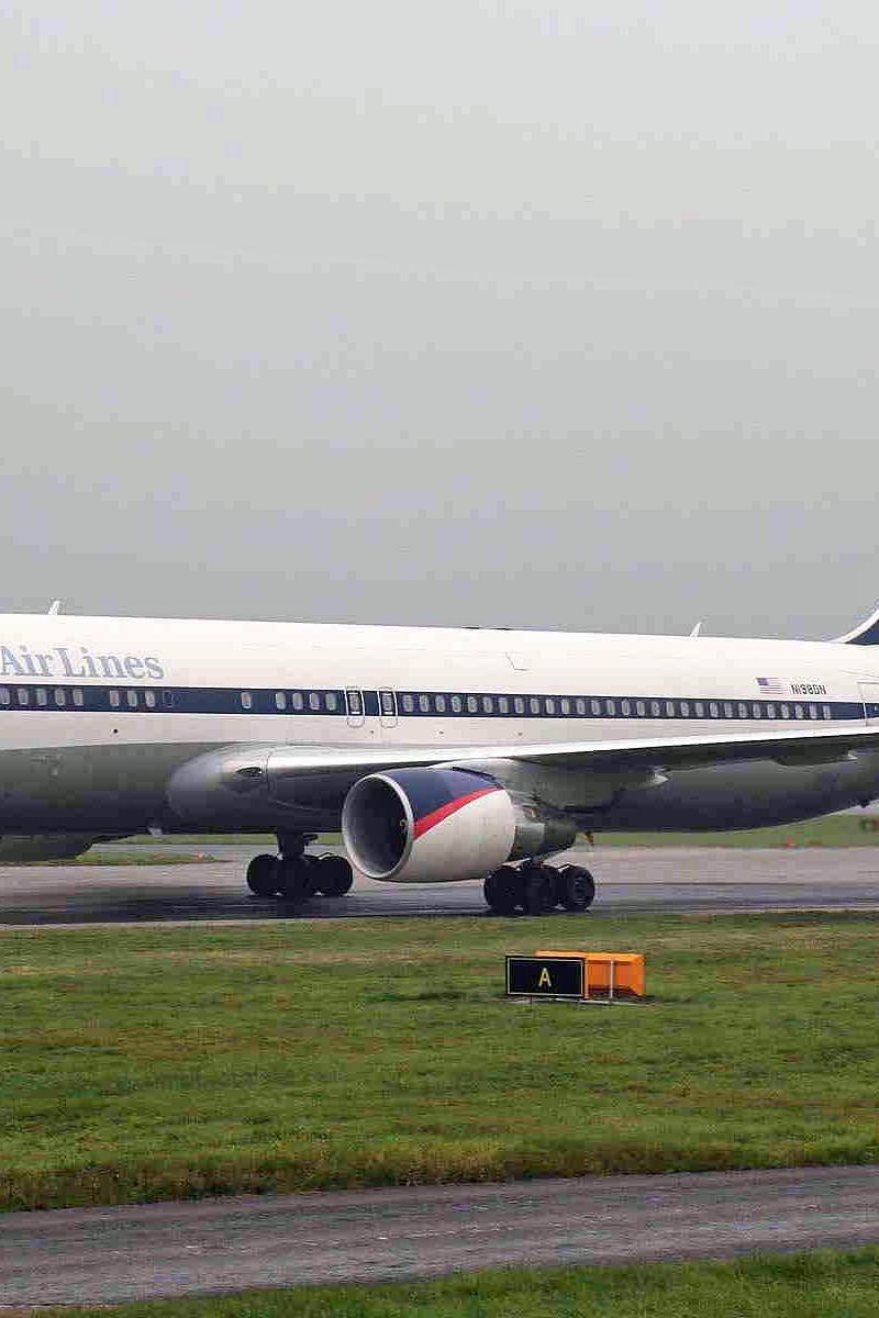N198DN - Twin-engine aircraft