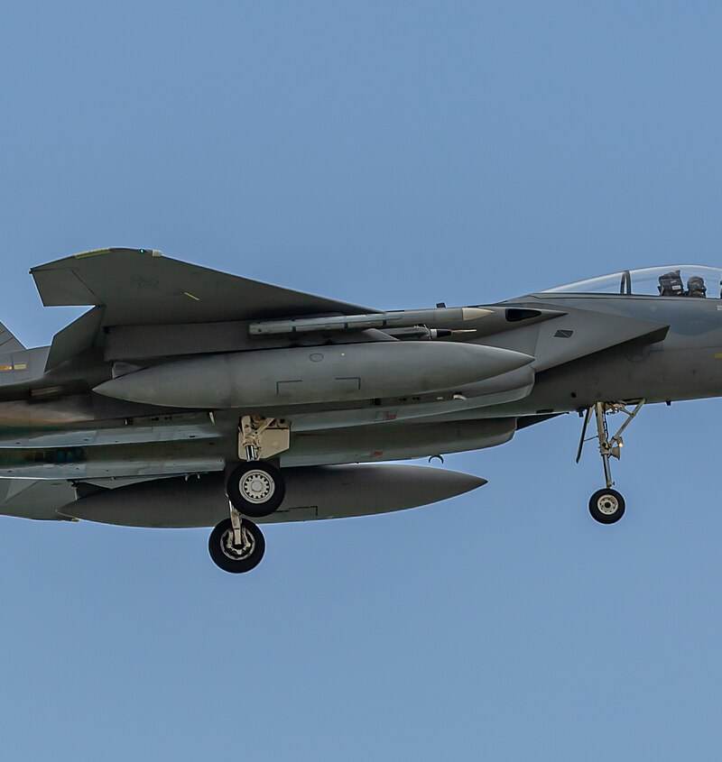  - Twin-engine aircraft