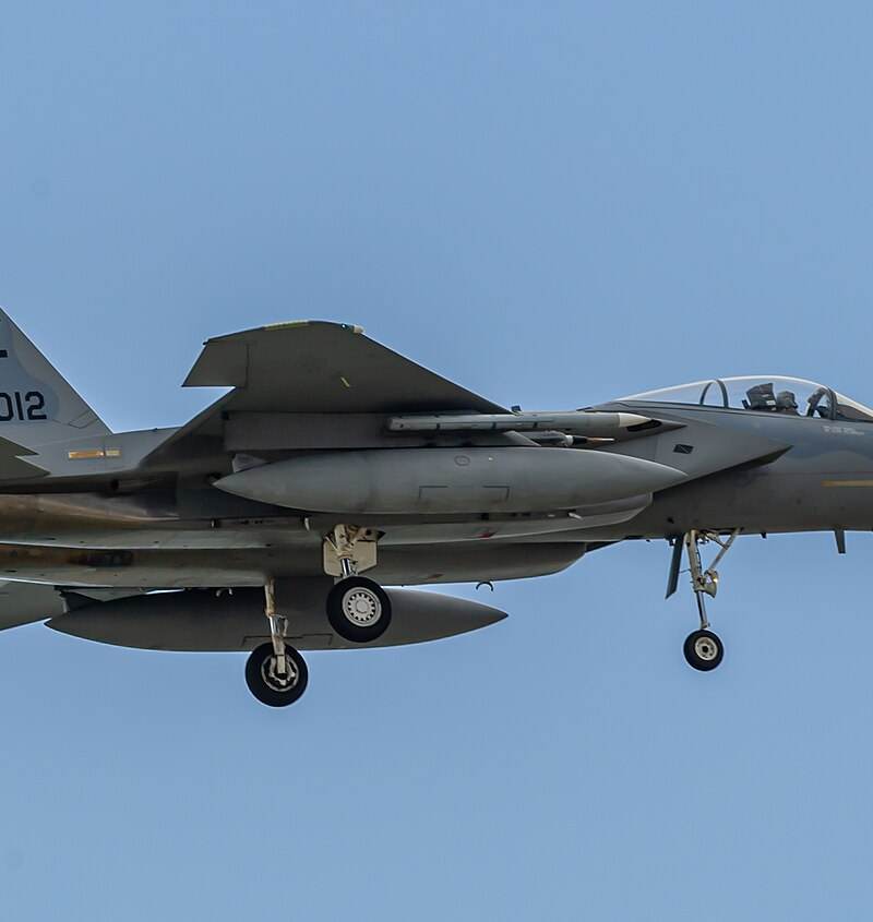  - Twin-engine aircraft
