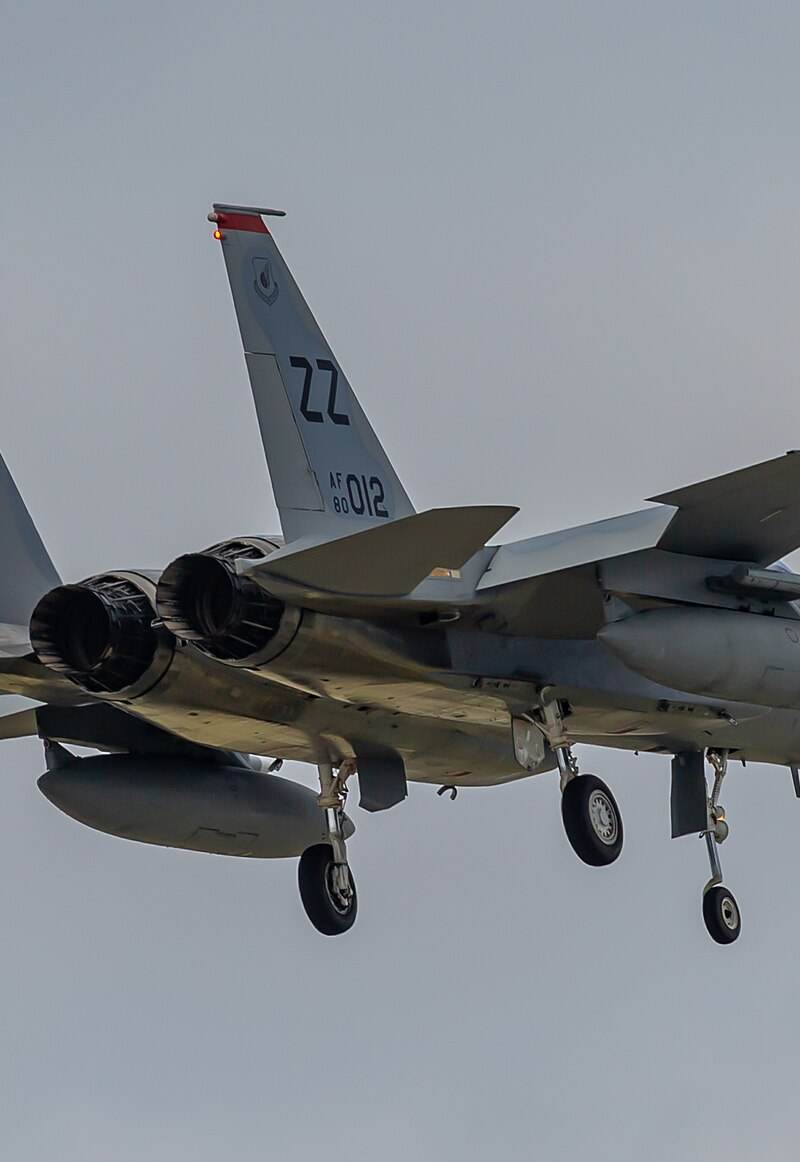  - Twin-engine aircraft