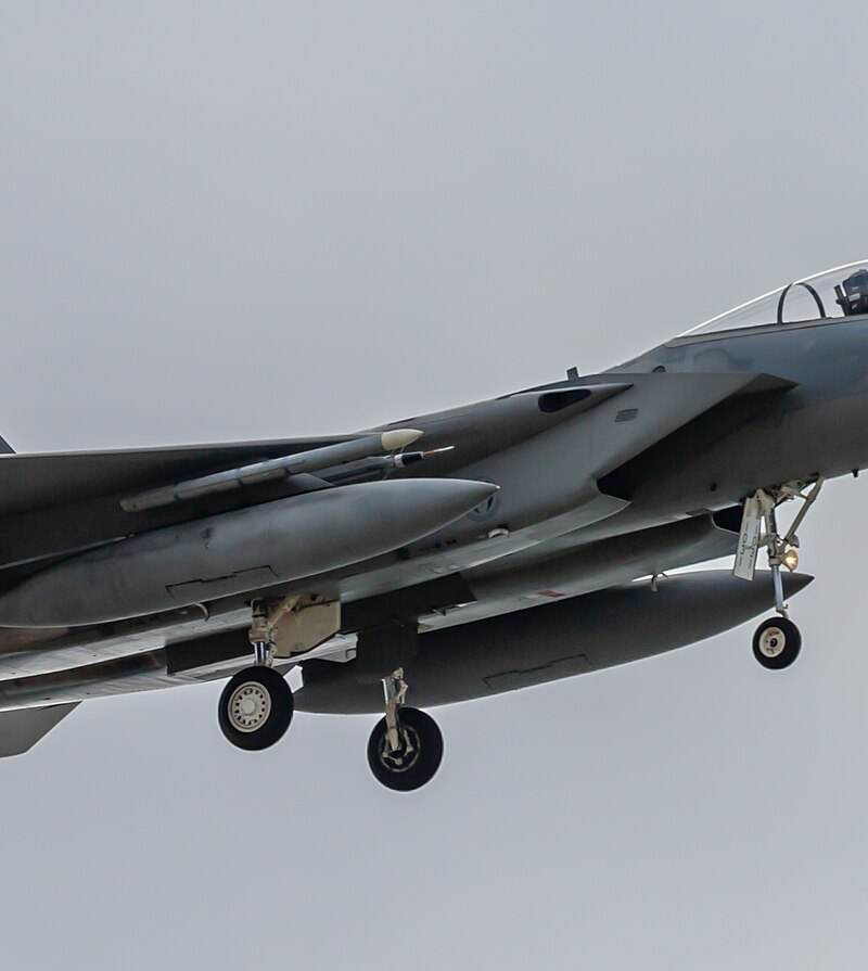  - Twin-engine aircraft