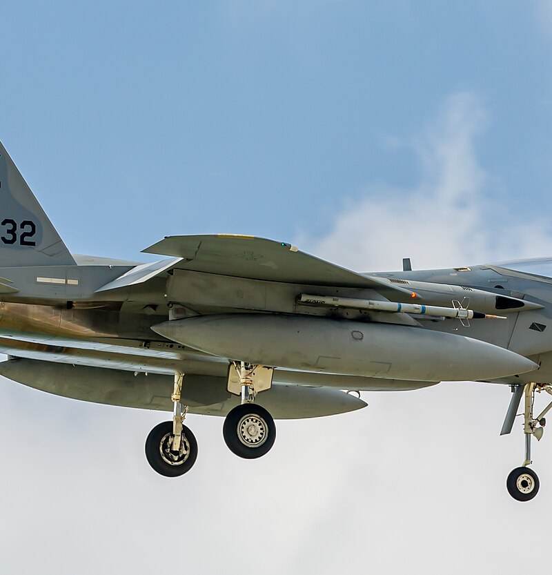  - Twin-engine aircraft