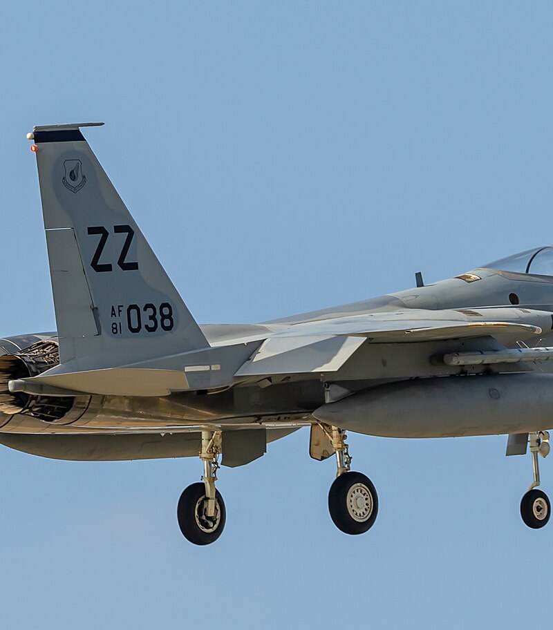  - Twin-engine aircraft