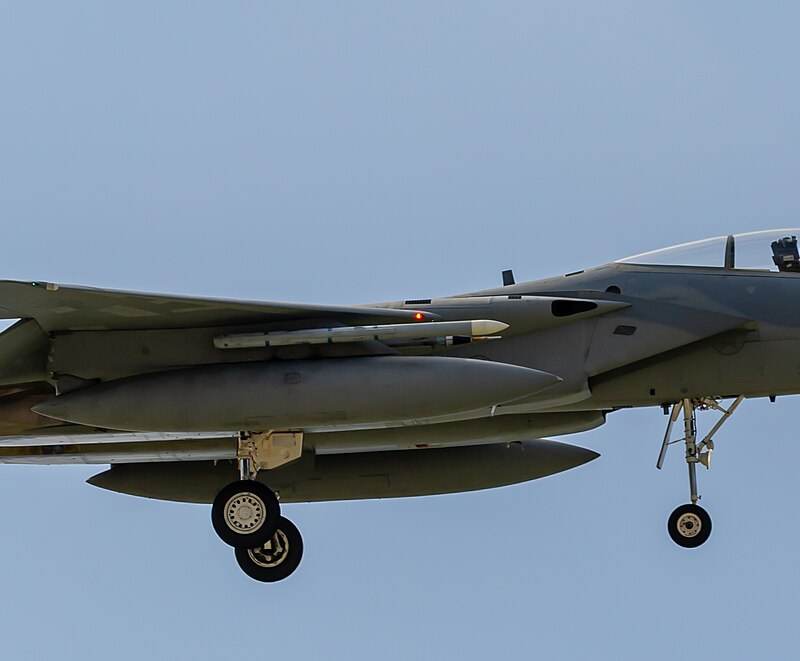  - Twin-engine aircraft