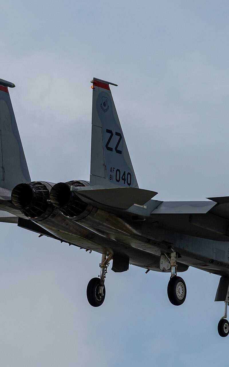  - Twin-engine aircraft