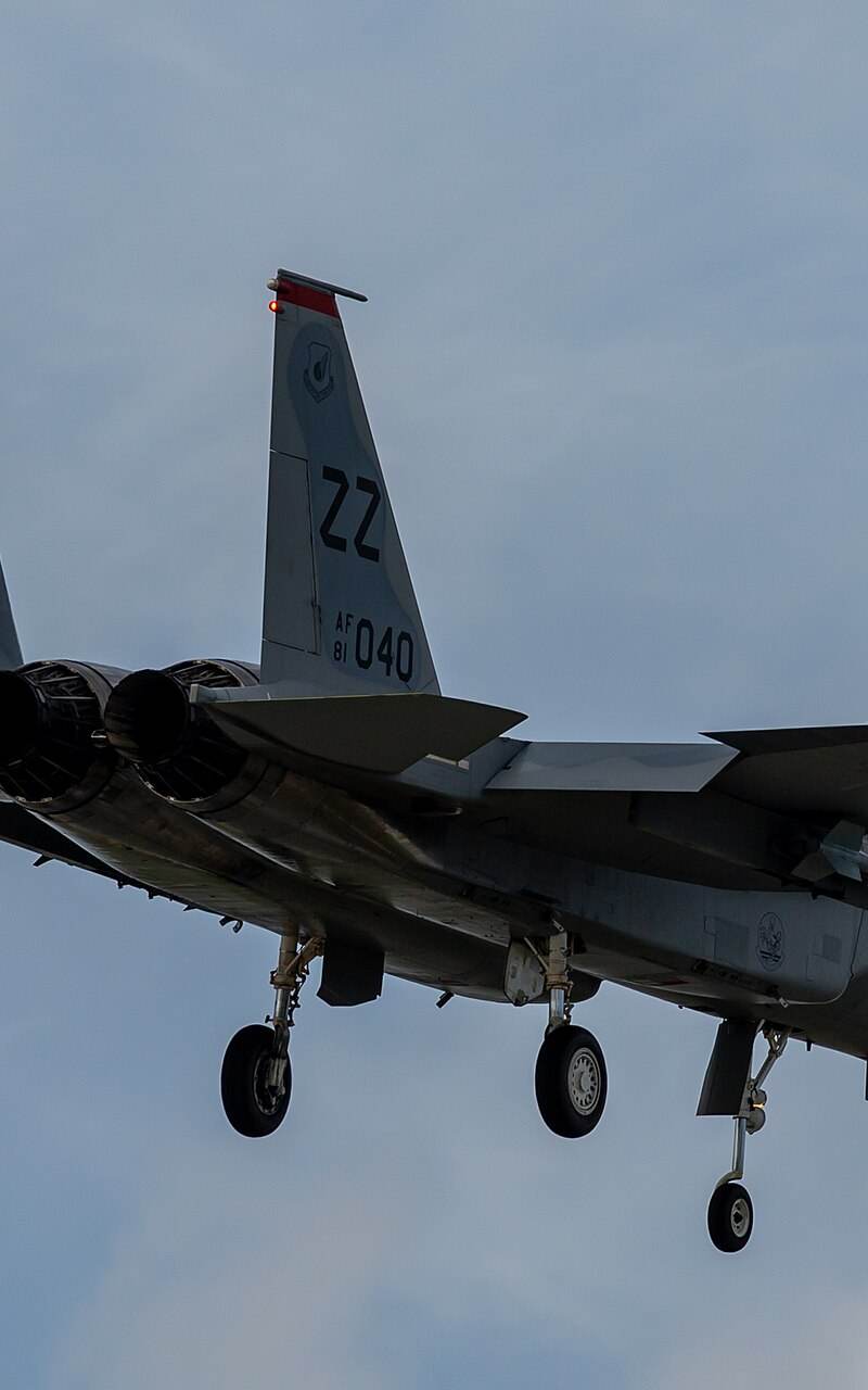  - Twin-engine aircraft