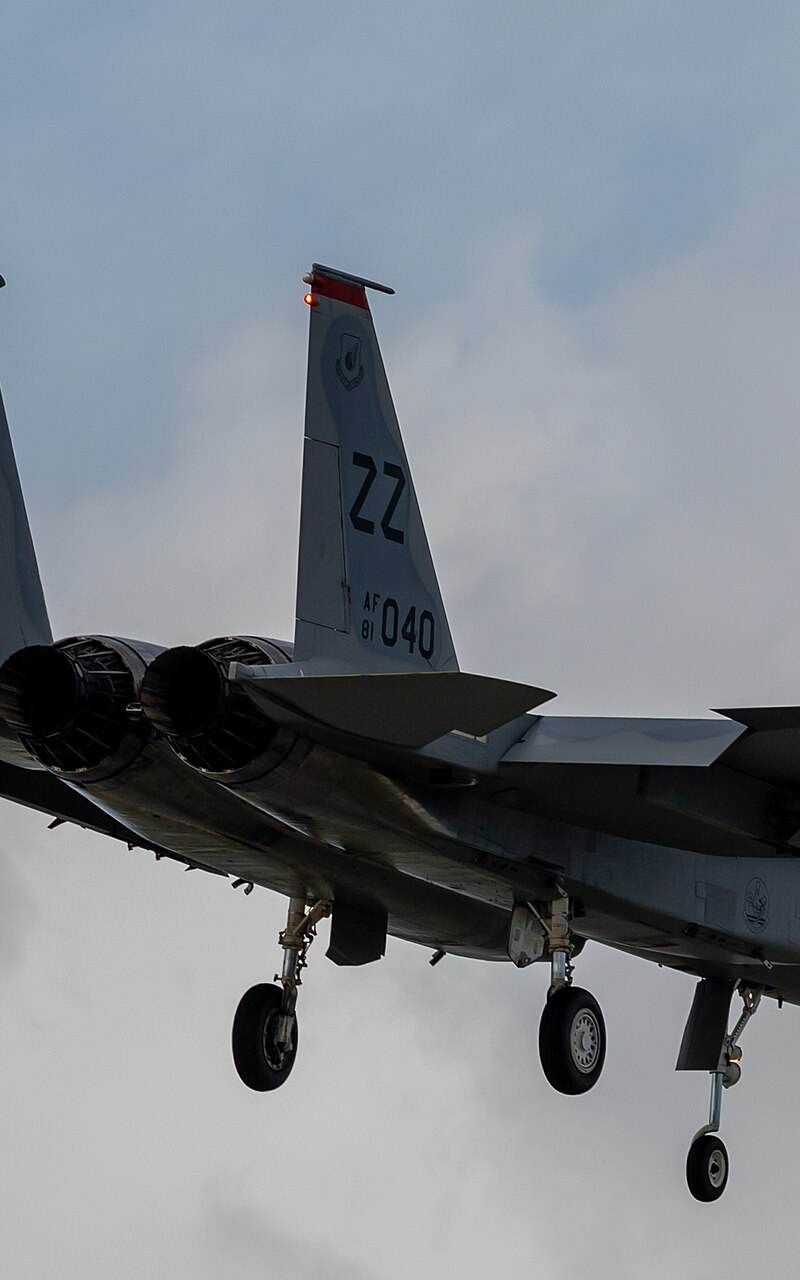 - Twin-engine aircraft