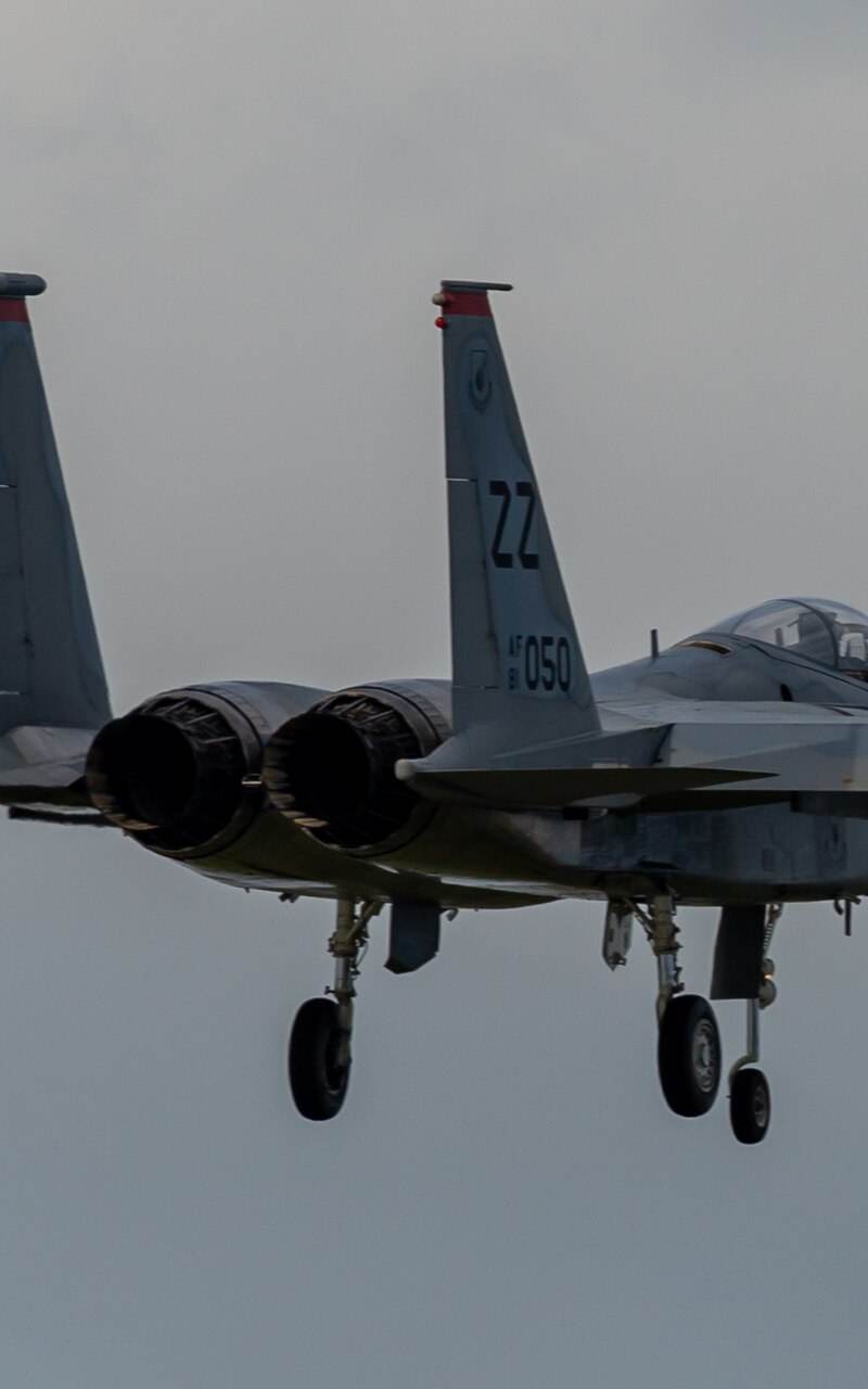  - Twin-engine aircraft