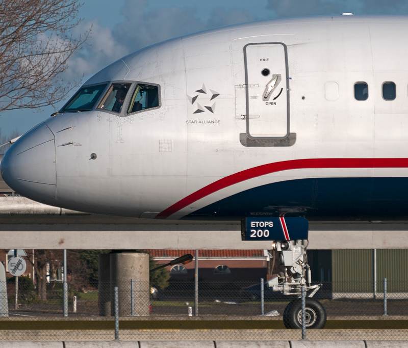 N200UU - Twin-engine aircraft