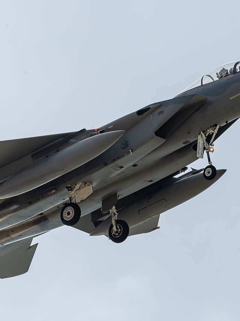  - Twin-engine aircraft